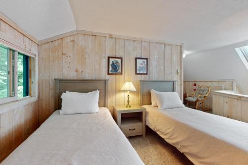 Cama o camas de una habitación en Valley View: Forest Edge 189