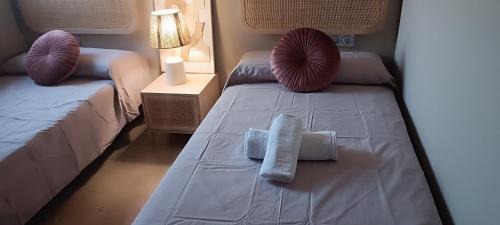 En eller flere senge i et værelse på LUXURY HOMES Valle del este resort golf And Pool 1 vera,garrucha,mojacar