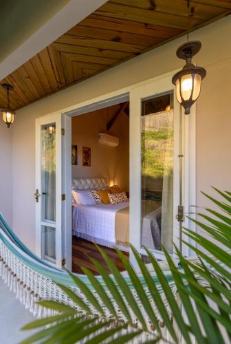 a room with a bed and a glass door at Pousada Altoé da Montanha in Venda Nova do Imigrante