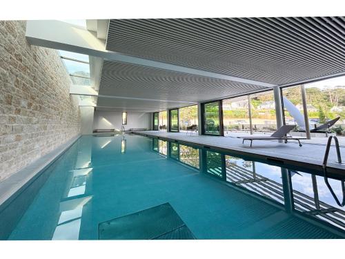 Photo de la galerie de l'établissement ROUZIC T4, Luxury 4 bedroom Apartment Breathtakin, à Trébeurden