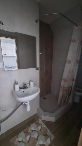 Ένα μπάνιο στο New Apartment ISLAND s "Free parking"