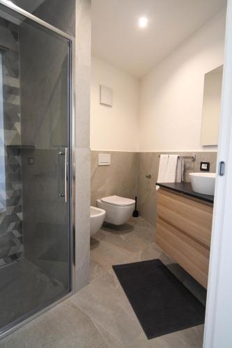 a bathroom with a shower and a toilet and a sink at Abete rosso in Tesero