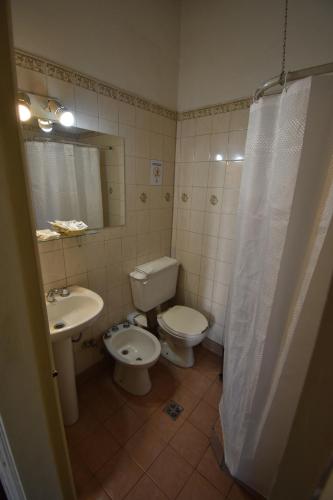Koupelna v ubytování Hotel Plaza