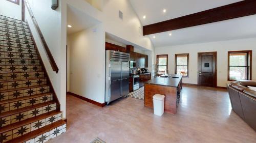 a large living room with a kitchen and a staircase at Casa Estrella in Concan