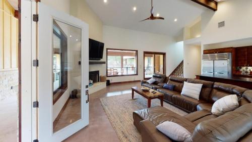 a living room with a couch and a table at Casa Estrella in Concan