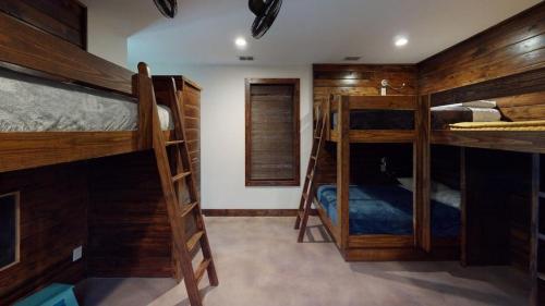 a room with three bunk beds in a house at Casa Estrella in Concan