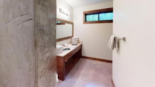 a bathroom with a sink and a mirror at Casa Estrella in Concan