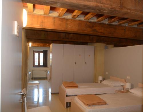 Ένα ή περισσότερα κρεβάτια σε δωμάτιο στο Ostello Cartiera La Buca