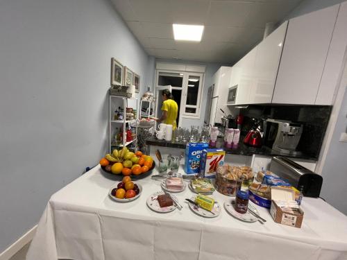 Φαγητό σε αυτό το δωμάτιο σε οικογενειακή κατοικία ή κάπου εκεί κοντά