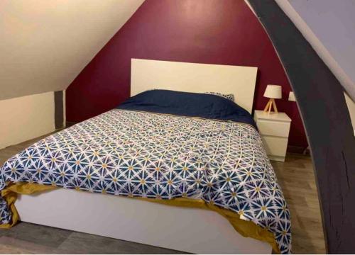 Una cama o camas en una habitación de Ancienne maison de pêcheur atypique