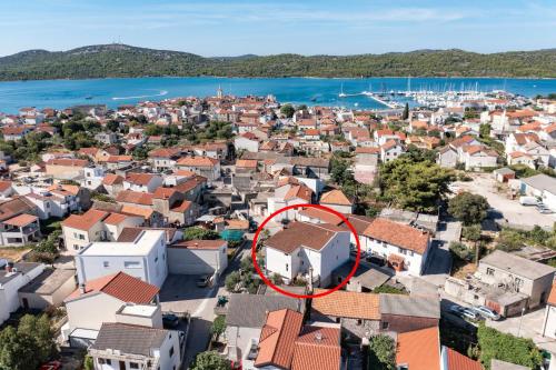 Apartments with a parking space Pirovac, Sibenik - 13201