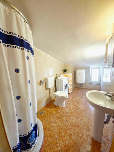 Apartments with parking space Supetarska Draga - Gornja, Rab - 13645
