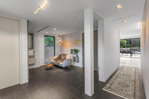 Zona de estar de Majestic Poolside Villa with Jacuzzi, Pool, Panoramic Views