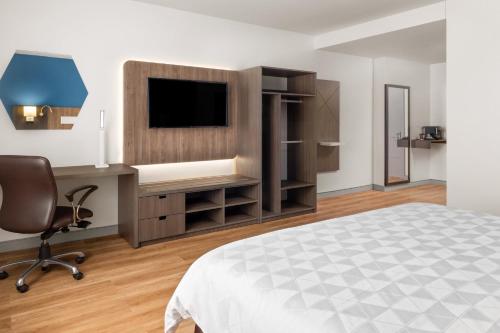 Postel nebo postele na pokoji v ubytování Holiday Inn Express San Jose Forum by IHG