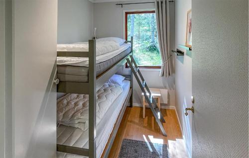 Amazing Home In Vaggeryd With Kitchenにあるベッド