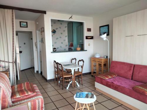 Studio Face Plage aux Sables d'Olonne avec Balcon, Ascenseur et Proximité Centre-Ville - FR-1-331-46