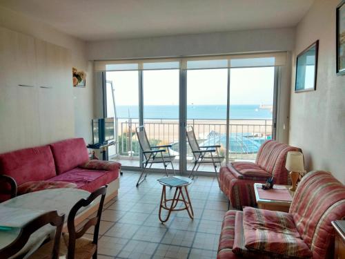 Studio Face Plage aux Sables d'Olonne avec Balcon, Ascenseur et Proximité Centre-Ville - FR-1-331-46