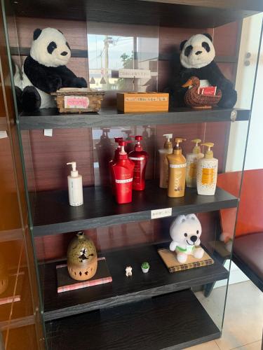 a shelf with panda bears and other items on it at ホテルグリーンヒル美浜 in Mihama