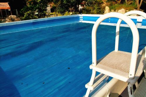 Bazén v ubytování Pocheon Sanjeong Hosoo Glamping nebo v jeho okolí