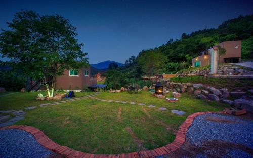 Un jardín fuera de Gapyeong Reve Pension