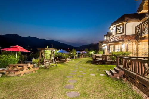 En generel udsigt til bjerge eller udsigt til bjerge taget fra pensionatet