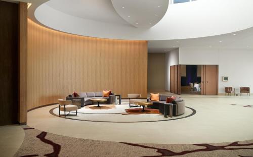 a lobby with couches and chairs and a table at Omni Viking Lakes in Eagan