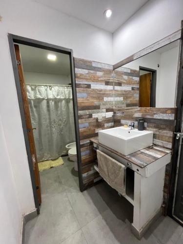 Ένα μπάνιο στο Departamento Camila I - zona unlar