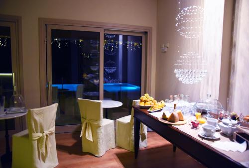 a dining room with a table with fruit on it at Agriturismo Le Fontane in Sale Marasino