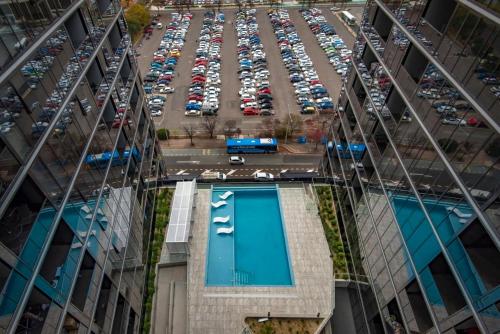 Πισίνα στο ή κοντά στο Modern City Escape Phillip ACT