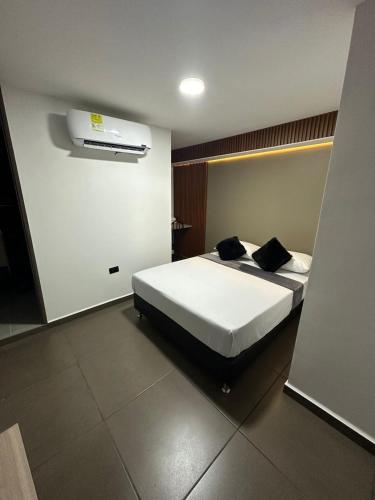 Ένα ή περισσότερα κρεβάτια σε δωμάτιο στο Hotel LAX78