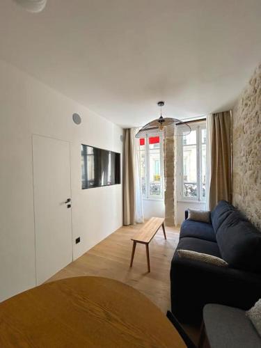 Louvre -Notre Dame 2BD, 2BATH AC