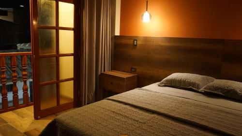 Ένα ή περισσότερα κρεβάτια σε δωμάτιο στο Ukumari Hotel