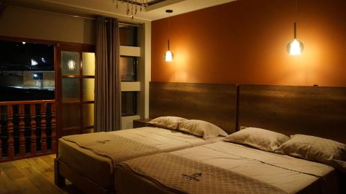 Ένα ή περισσότερα κρεβάτια σε δωμάτιο στο Ukumari Hotel