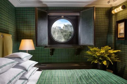 100 Princes Street photo 7