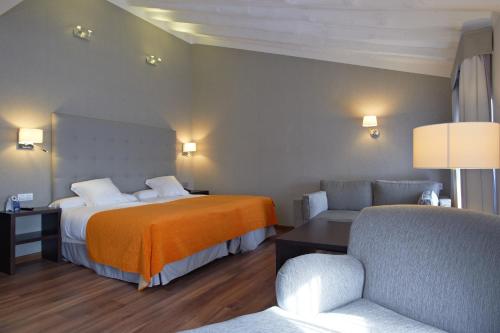 A bed or beds in a room at Hotel Termas Balneario Termas Pallares