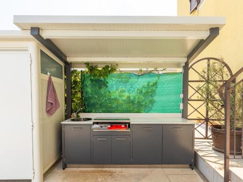 Η κουζίνα ή μικρή κουζίνα στο Holiday Home in Rovinjsko with Pool
