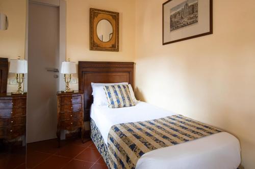 Uma cama ou camas num quarto em Il Monastero Collection