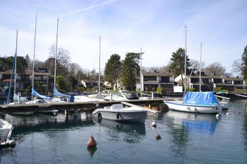 a group of boats docked at a dock in the water at Le bonheur les pieds dans l'eau in Thonon-les-Bains