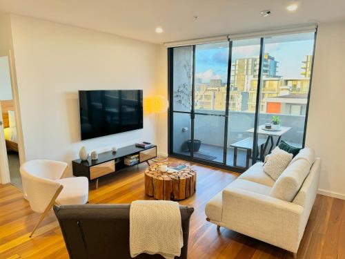 Televisyen dan/atau pusat hiburan di Harbour Towers, Newcastle's Elite Apartment Stays, Free Parking & Tram Access