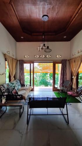 a living room with a couch and a table at VidFauw Oasis Villa in Naamlong