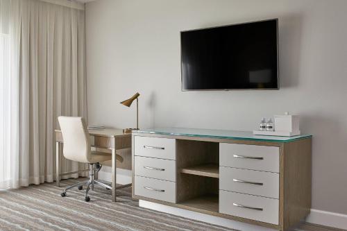 HOTEL PASEO, Autograph Collectionにあるテレビまたはエンターテインメントセンター