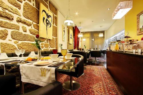 Restaurant ou autre lieu de restauration dans l'établissement Hotel Mestre de Avis