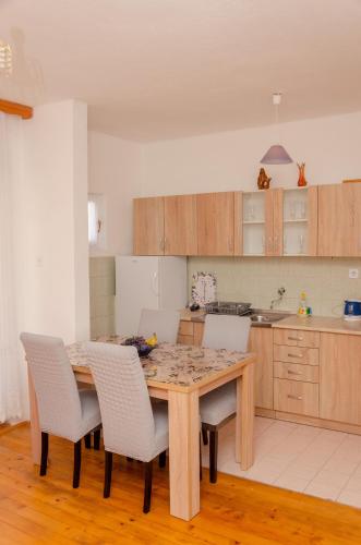 Kuchyň nebo kuchyňský kout v ubytování Apartment Relax