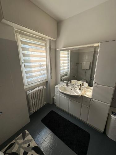 Kamar mandi di Casa Di Pane