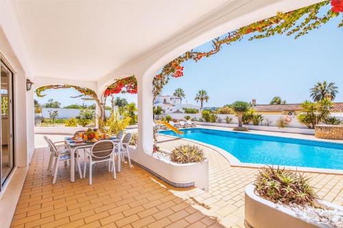 Villa Serena - com piscina aquecível e barbecue em Albufeira