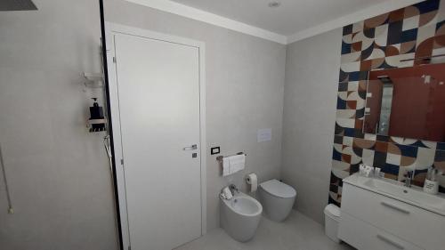 a bathroom with a toilet and a sink at Terrazza Bianca in Vittoria