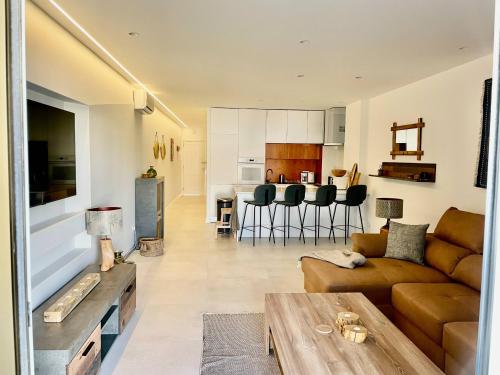 Modern Apartment with balcony and direct access to the pool