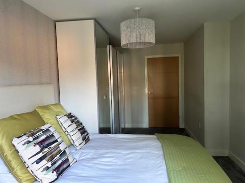 Ένα ή περισσότερα κρεβάτια σε δωμάτιο στο Spacious Room