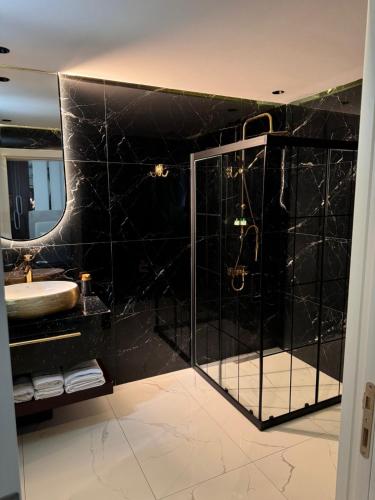 Bilik mandi di Zeytin Hotel