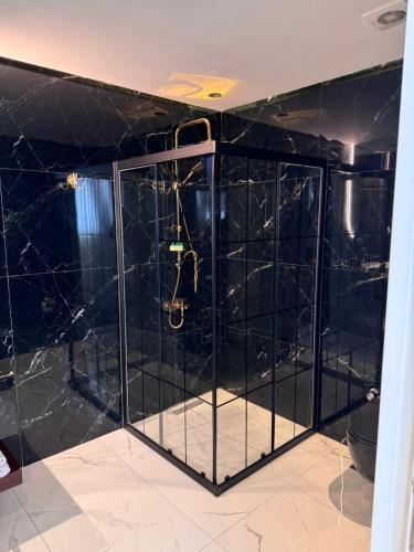 Bilik mandi di Zeytin Hotel